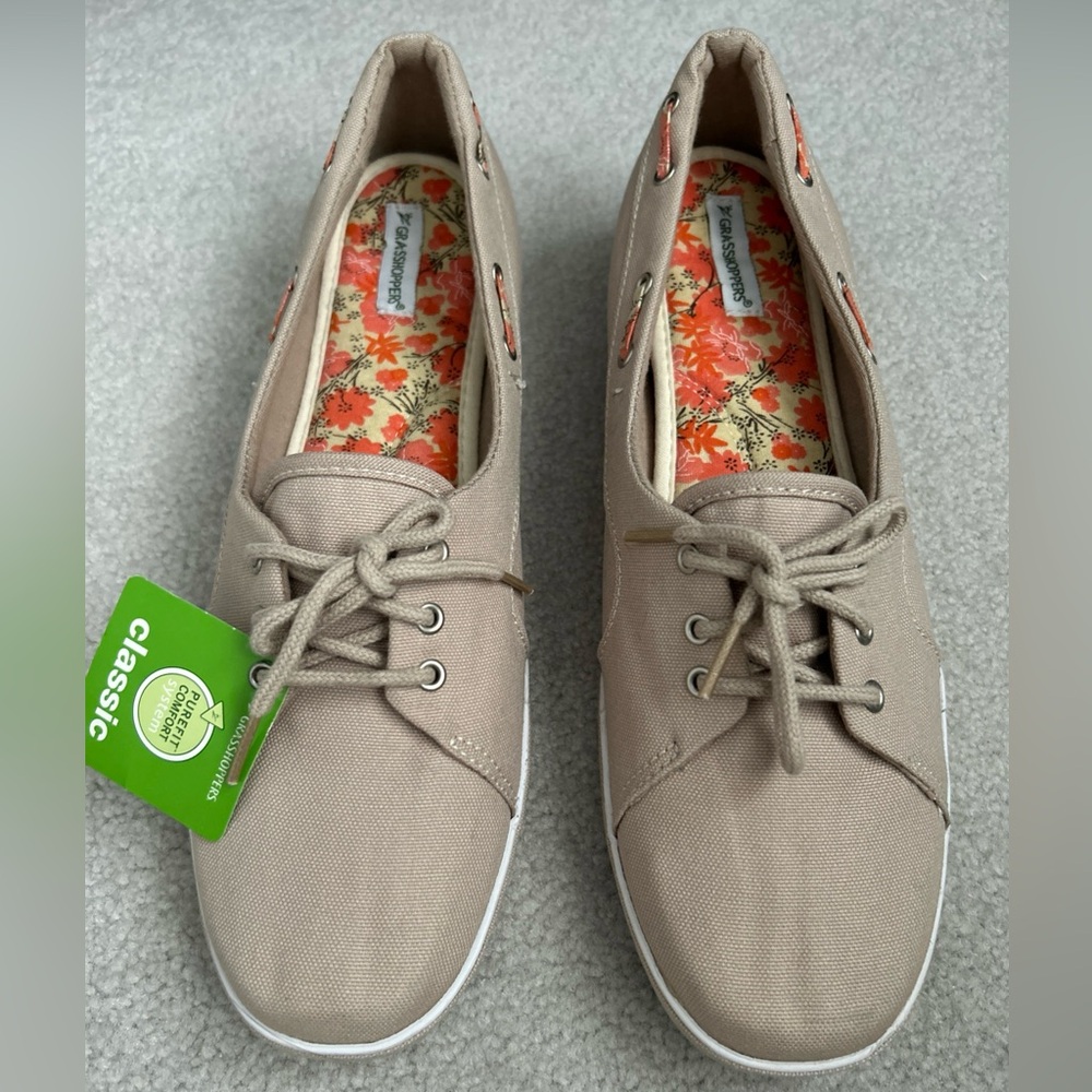 NEW Grasshoppers Women’s Tan Canvas Boat Shoes / Loafers Size 11